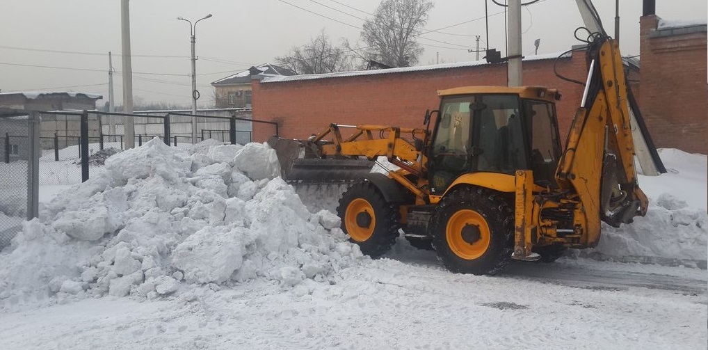 Экскаватор погрузчик для уборки снега и погрузки в самосвалы для вывоза в Жуковке