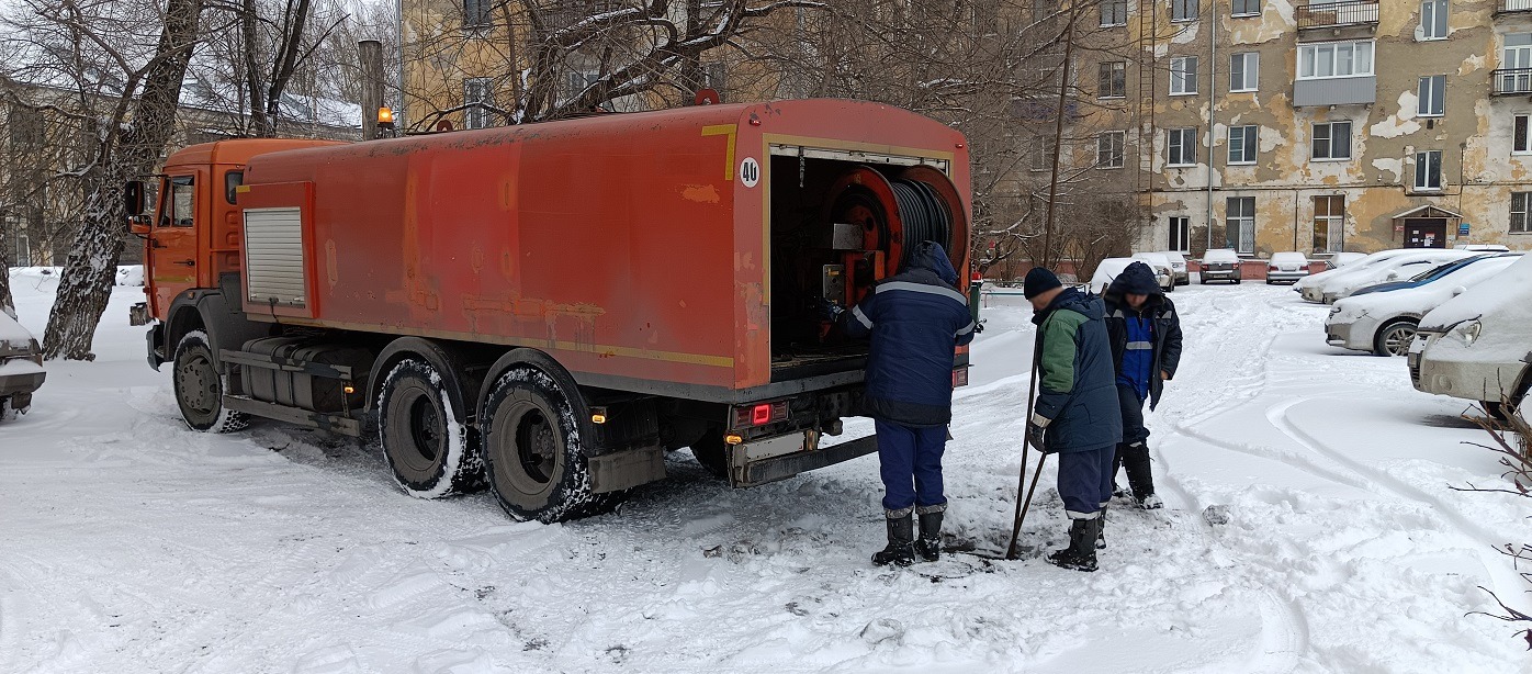 Прочистка канализации от засоров гидропромывочной машиной и специальным оборудованием в Жуковке