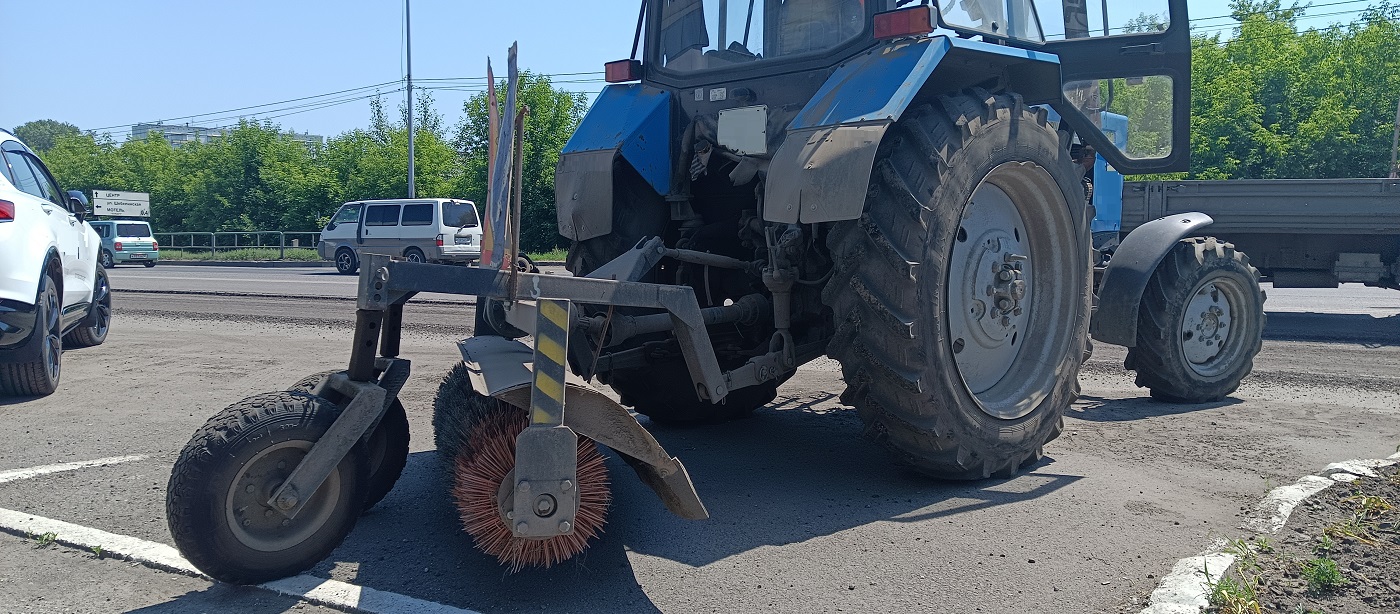 Услуги трактора с щеткой МТЗ в Клинцах